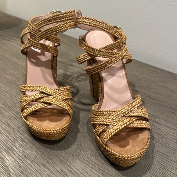Stuart Weitzman wedge sandals in camel size 6.5 - Picture 4 of 4